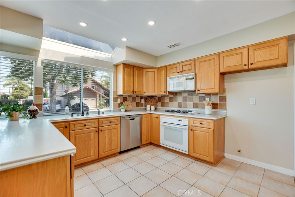 801 Avenida Loma