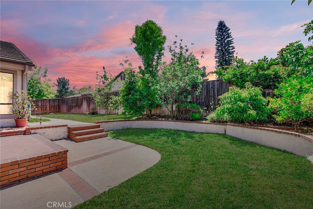 801 Avenida Loma
