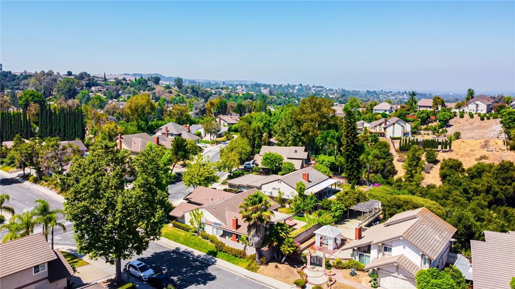 801 Avenida Loma