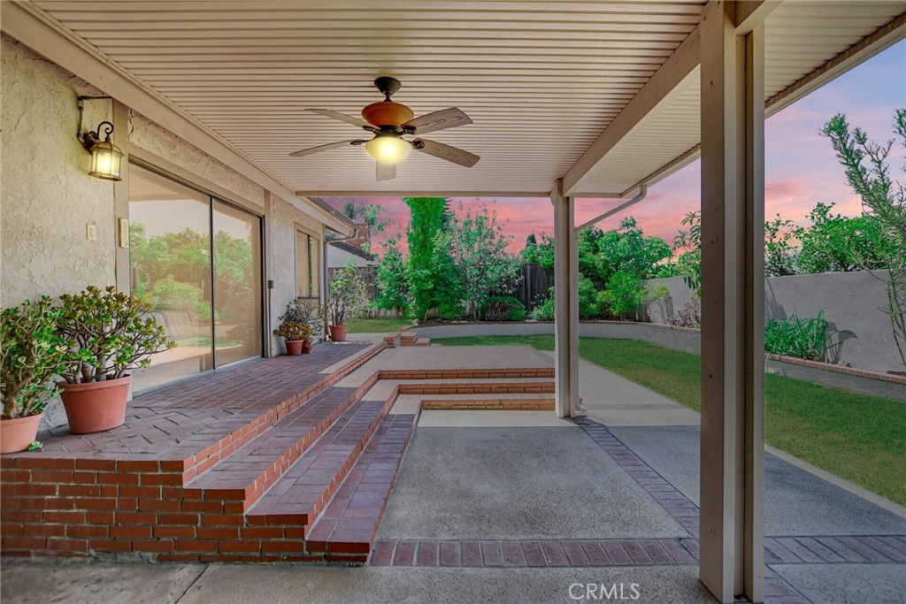 801 Avenida Loma