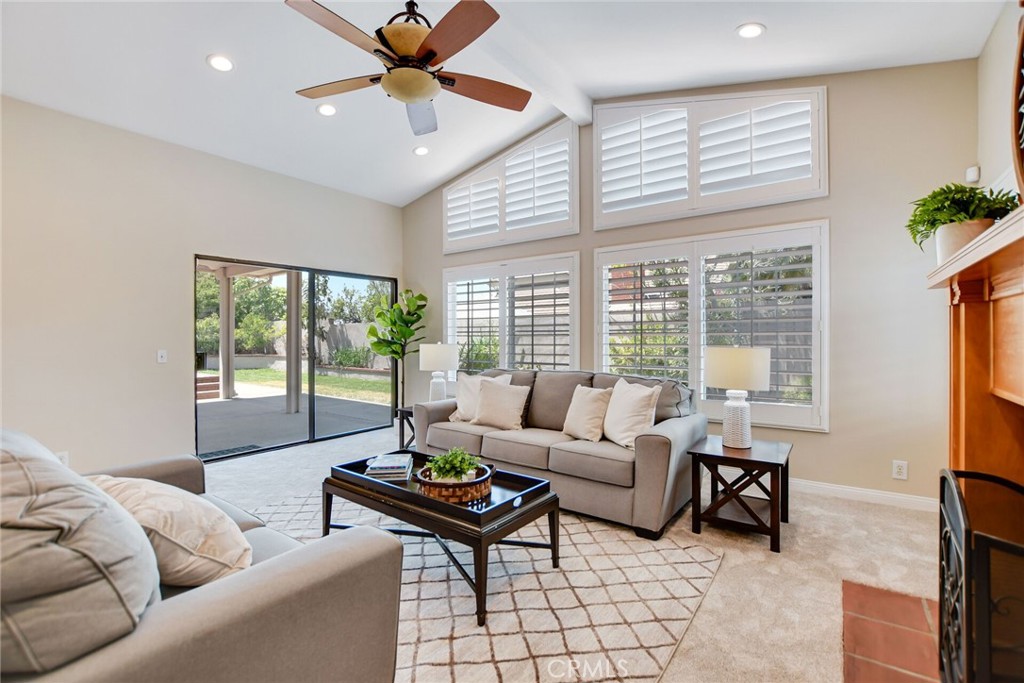 801 Avenida Loma