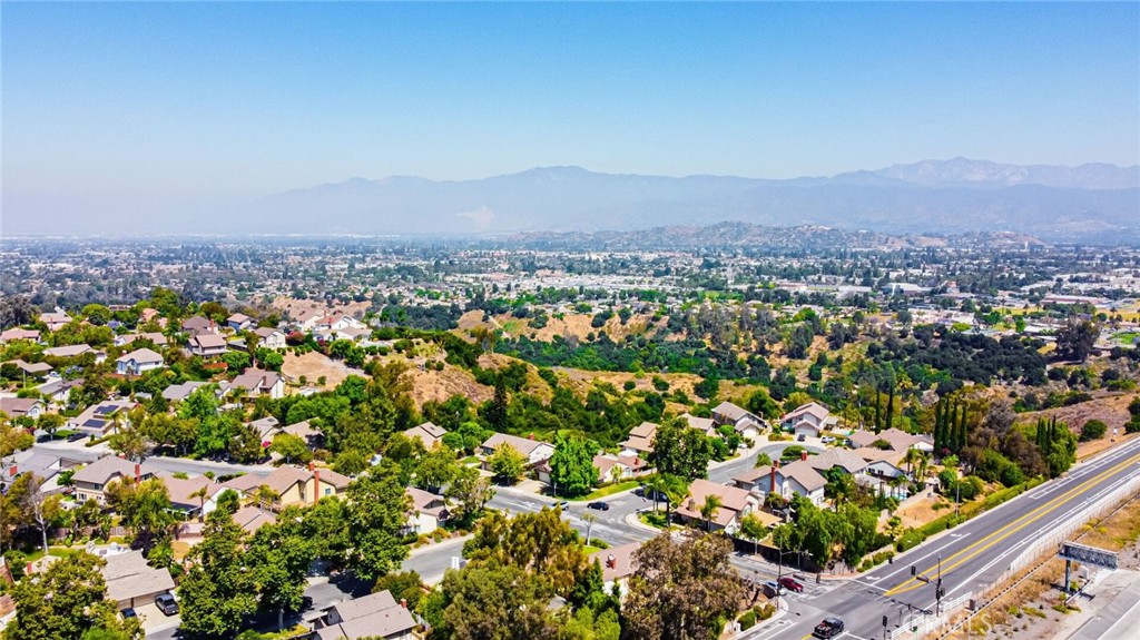 801 Avenida Loma