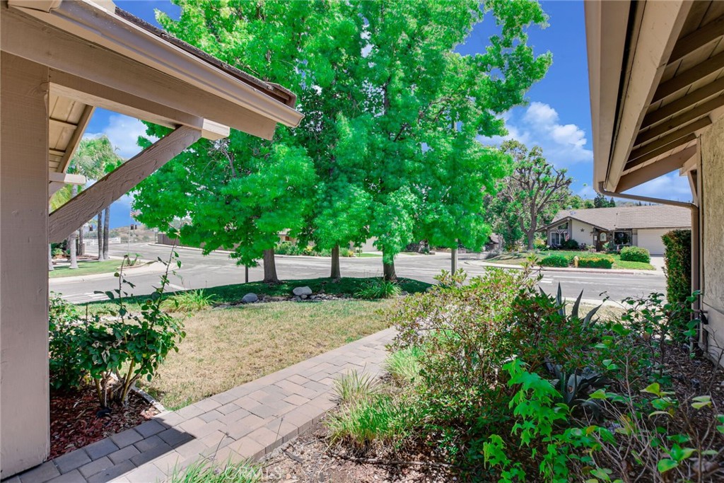 801 Avenida Loma