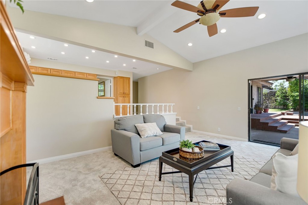 801 Avenida Loma