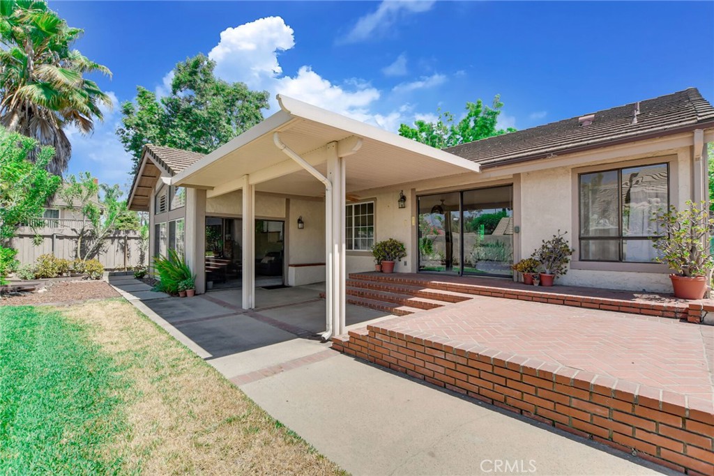 801 Avenida Loma