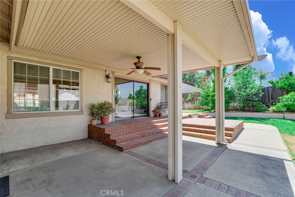 801 Avenida Loma