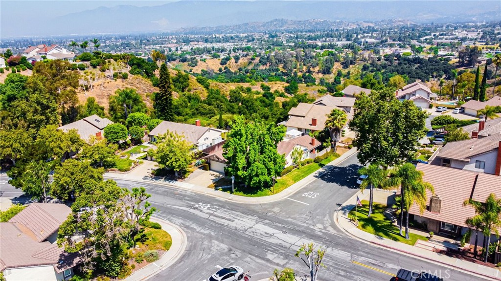 801 Avenida Loma