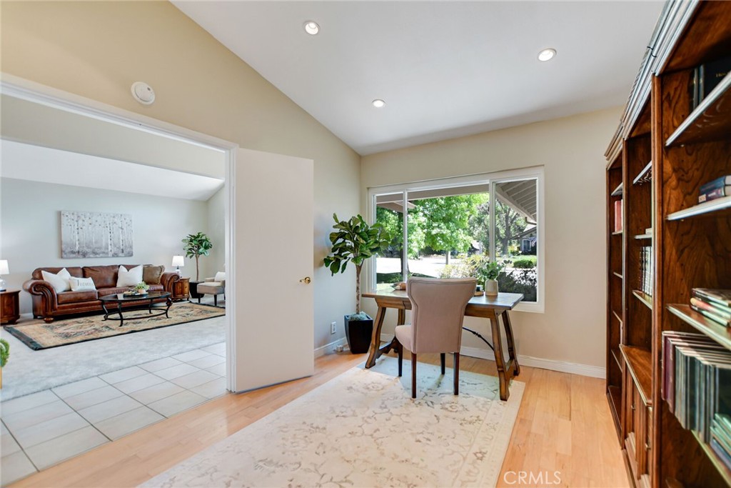 801 Avenida Loma