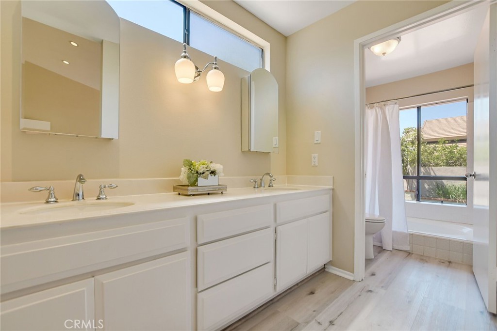 801 Avenida Loma