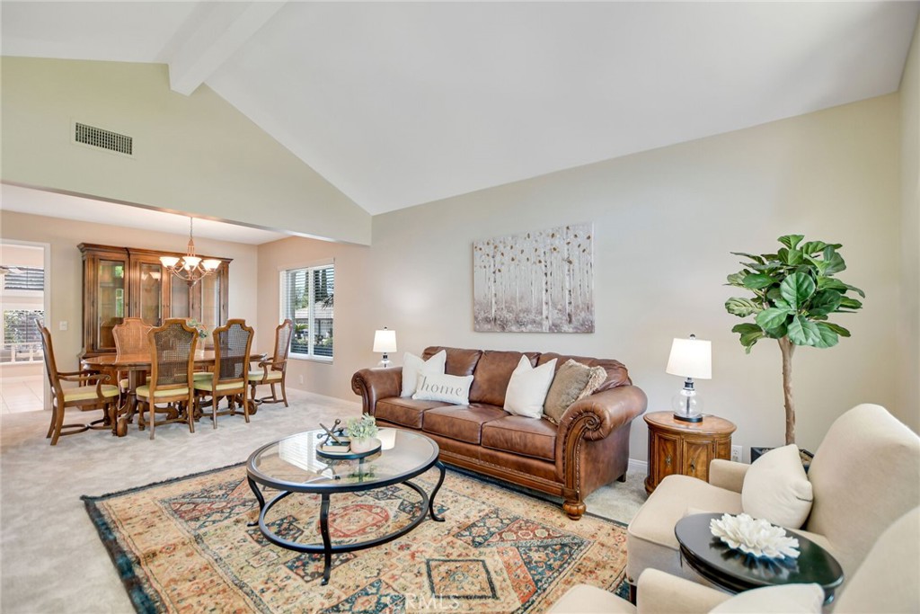 801 Avenida Loma