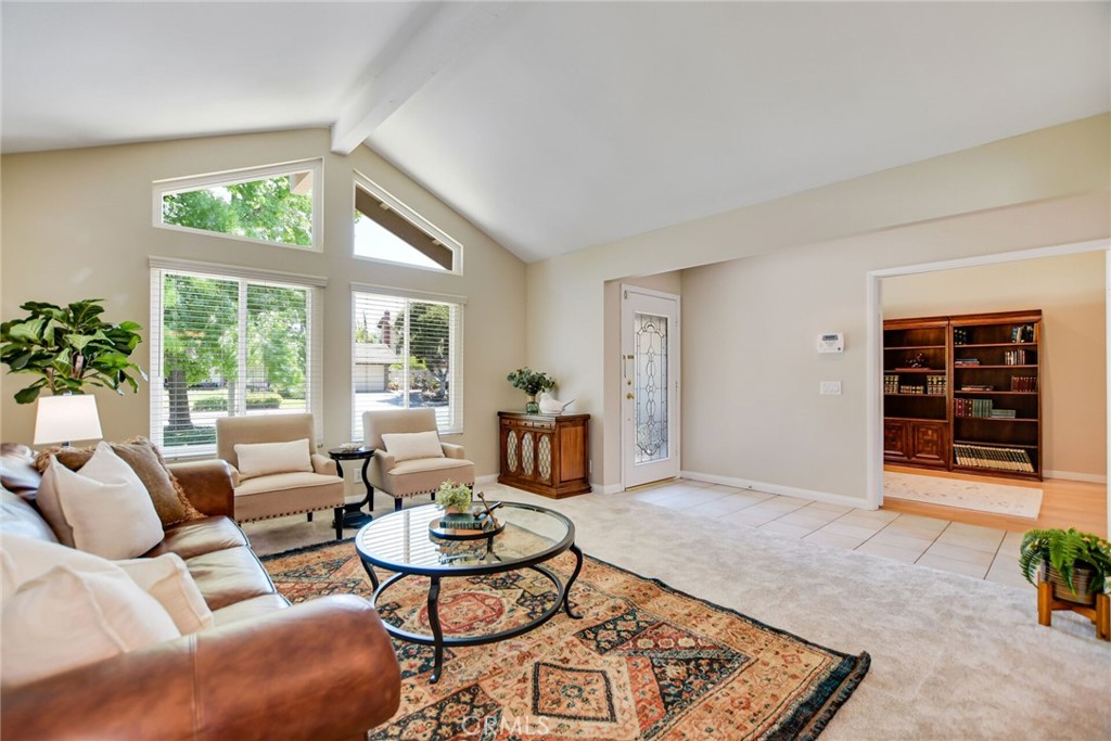 801 Avenida Loma