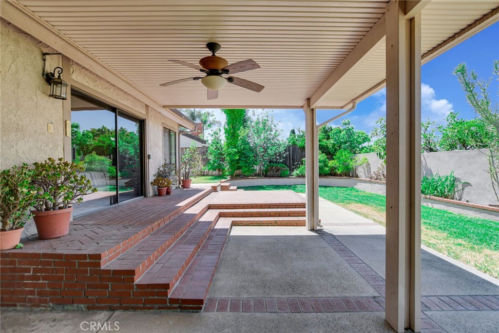 801 Avenida Loma
