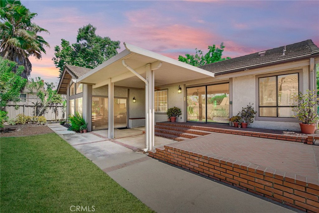 801 Avenida Loma