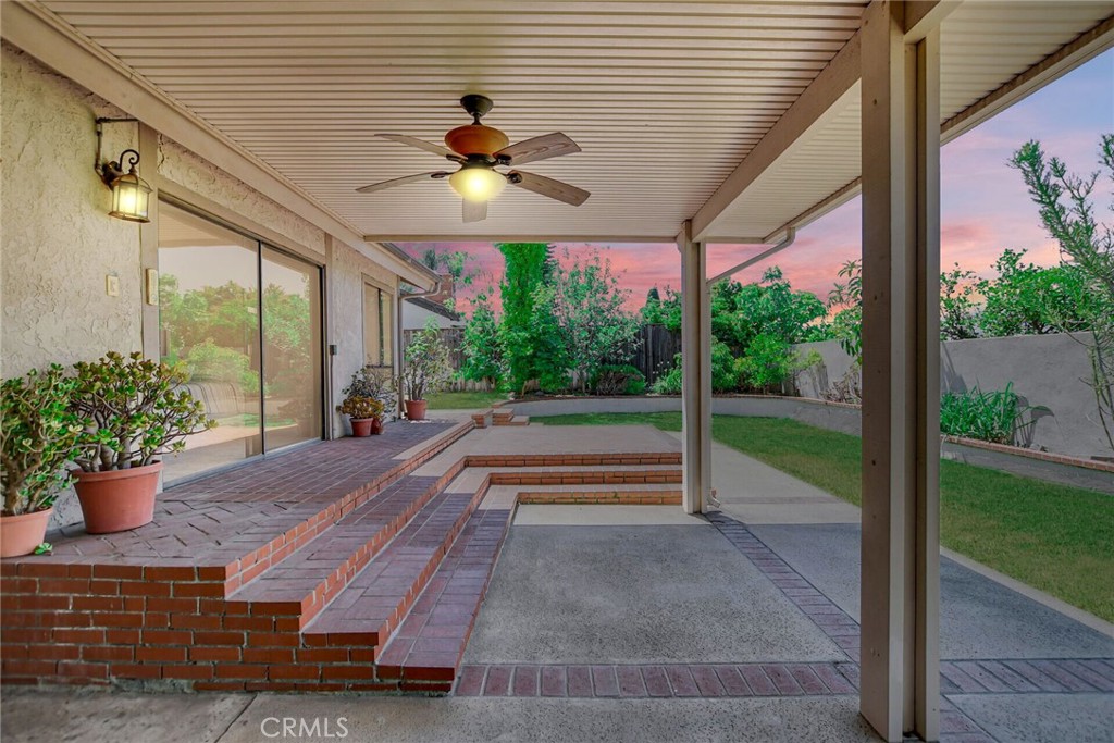 801 Avenida Loma