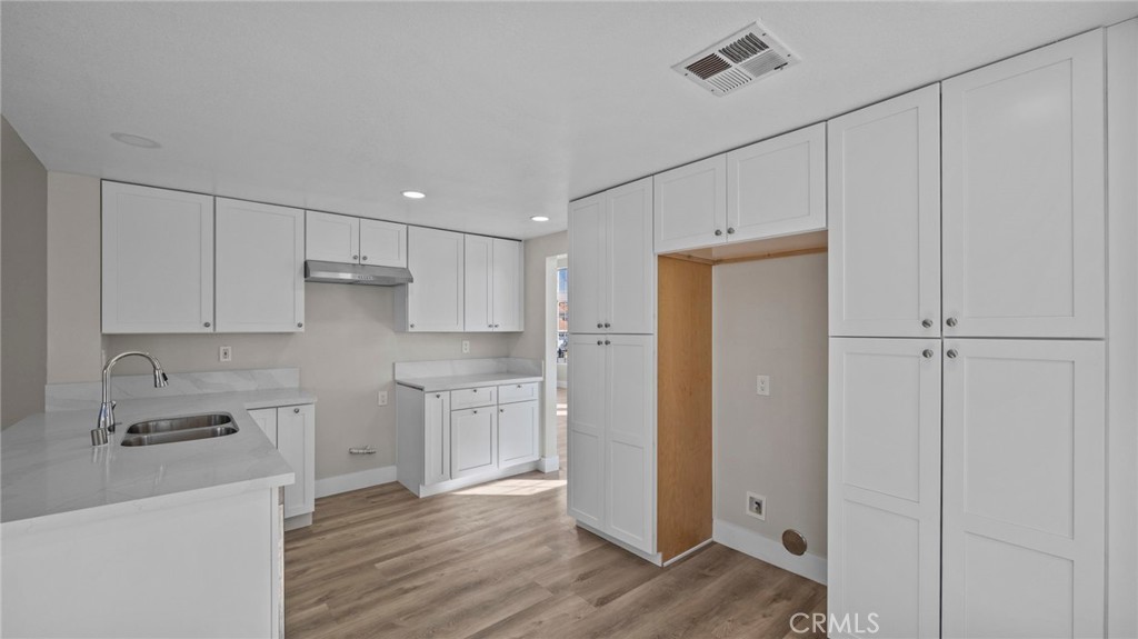 2411 W Calle Celeste Drive