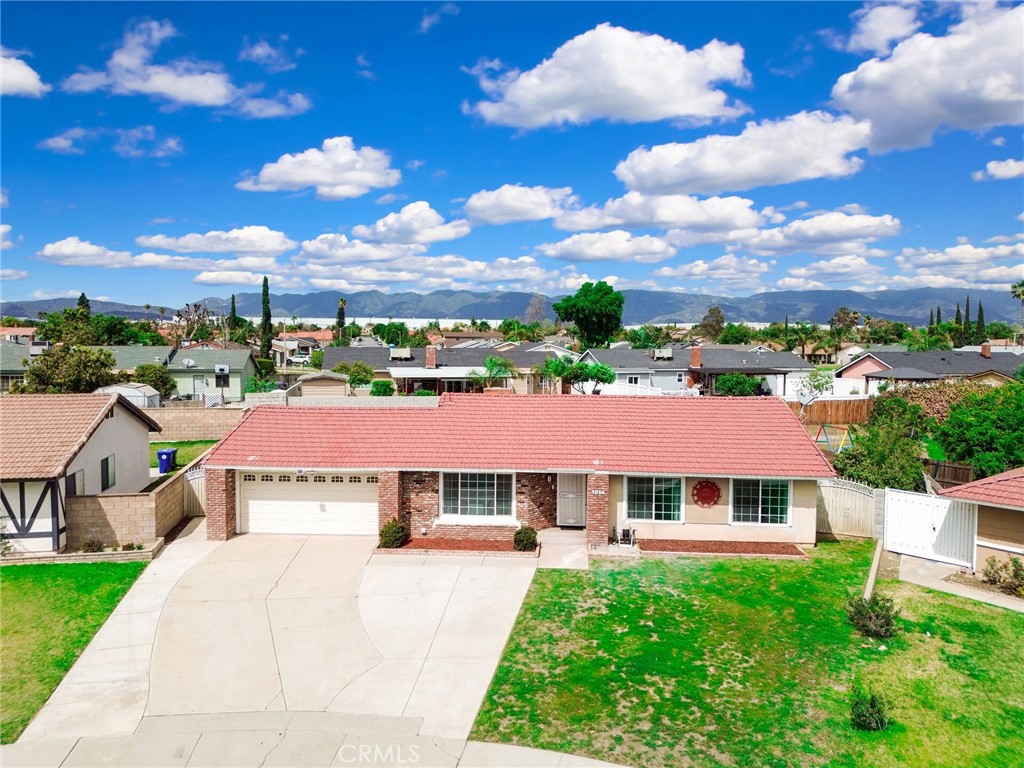 1014 W Pinedale Avenue