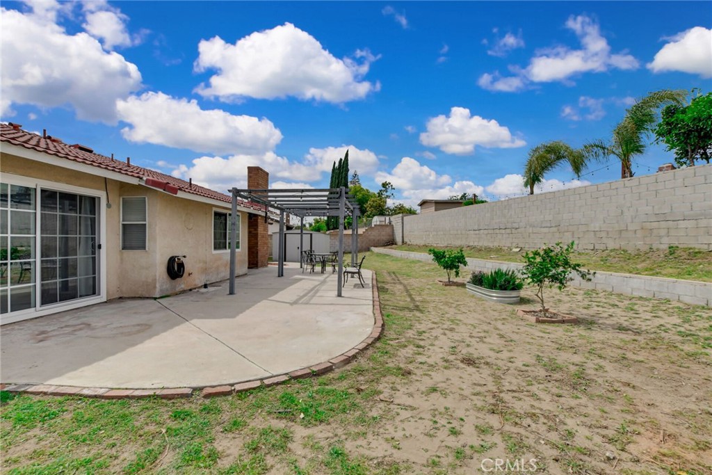 1014 W Pinedale Avenue