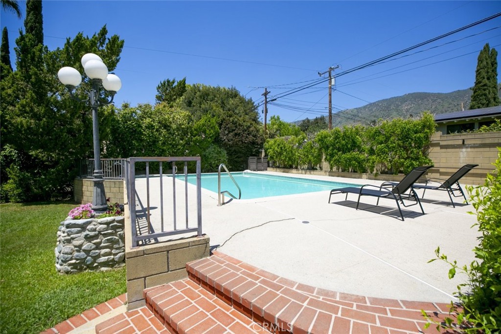 515 N Vista Bonita Avenue