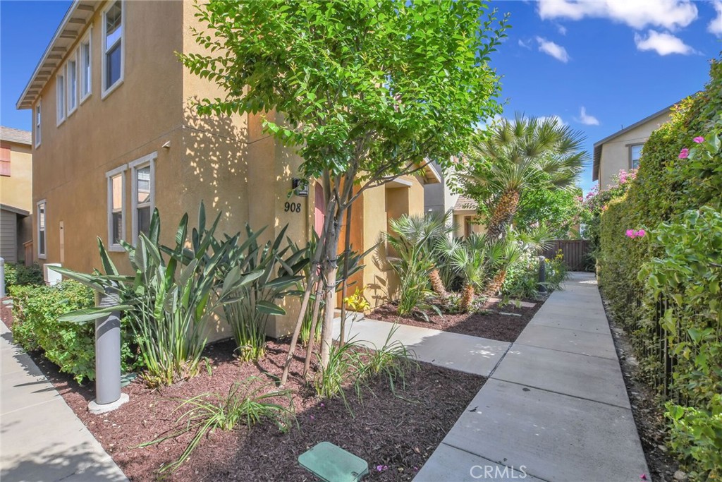 908 N Alameda Avenue