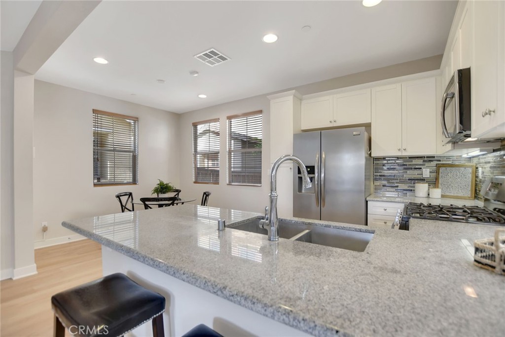 908 N Alameda Avenue