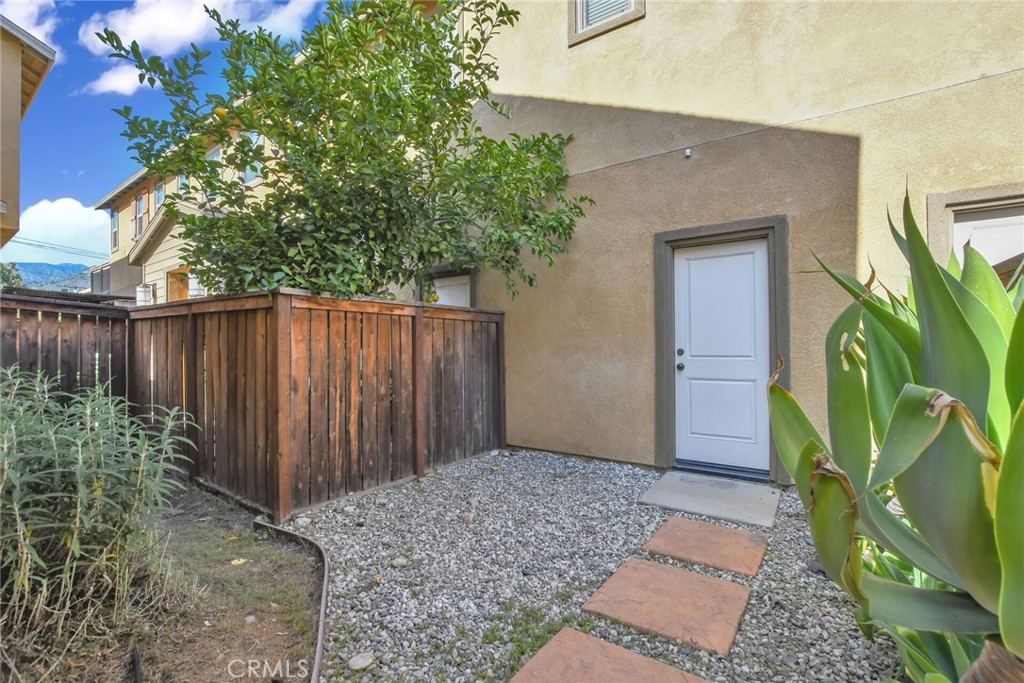 908 N Alameda Avenue