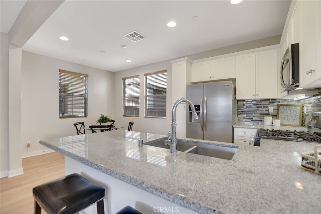 908 N Alameda Avenue