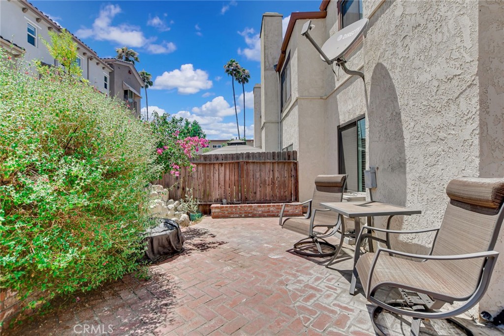 821 S Cerritos Avenue 18