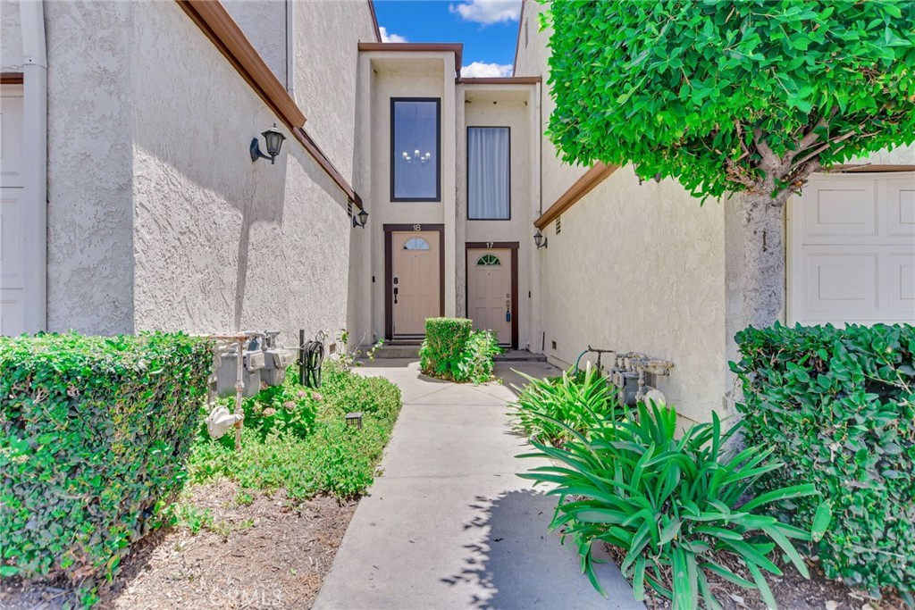 821 S Cerritos Avenue 18