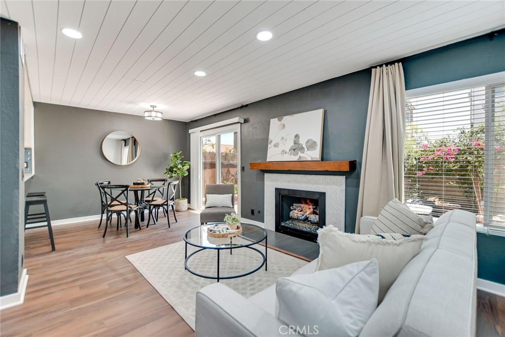 821 S Cerritos Avenue 18