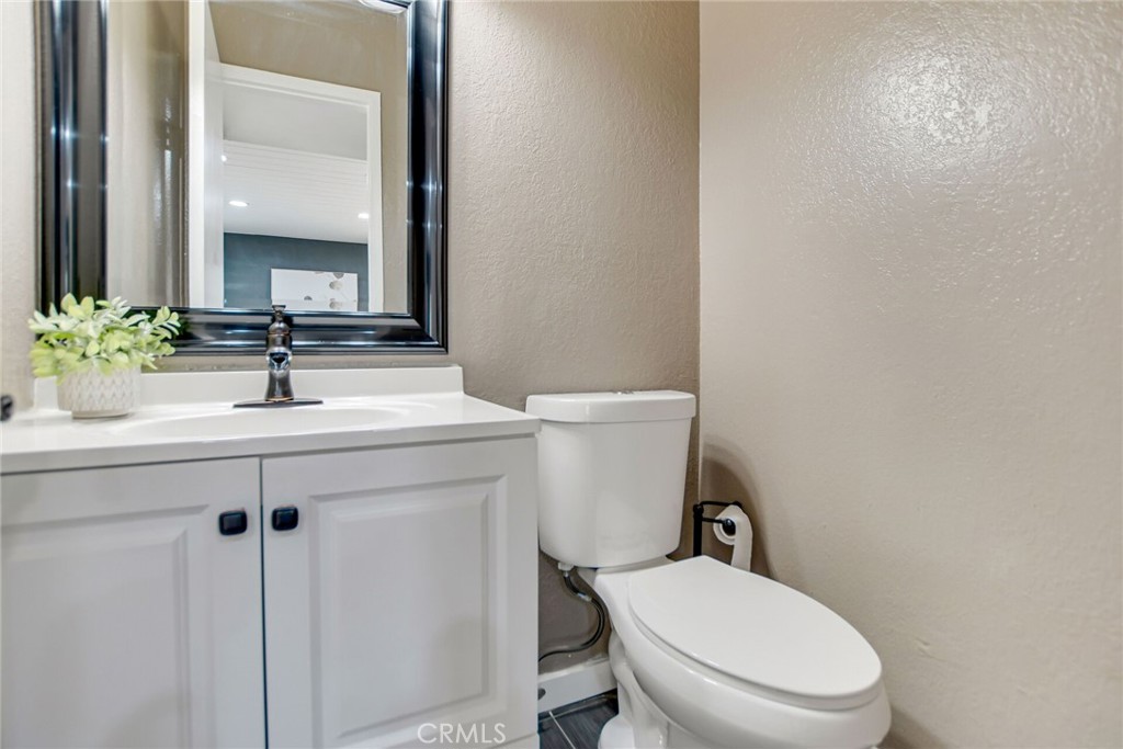 821 S Cerritos Avenue 18