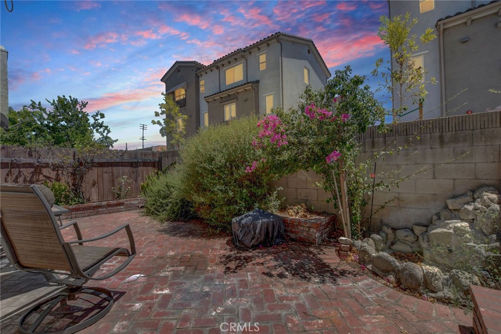 821 S Cerritos Avenue 18