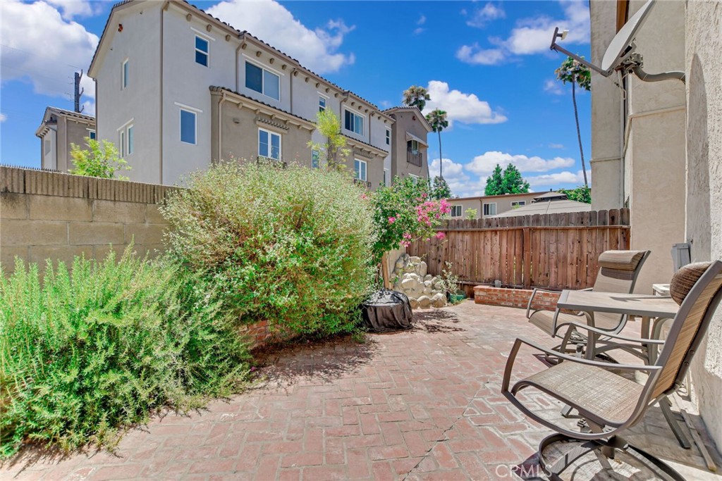 821 S Cerritos Avenue 18
