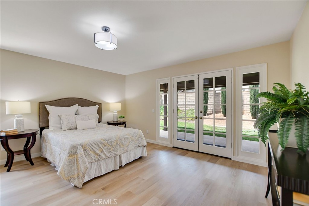 5697 Los Robles