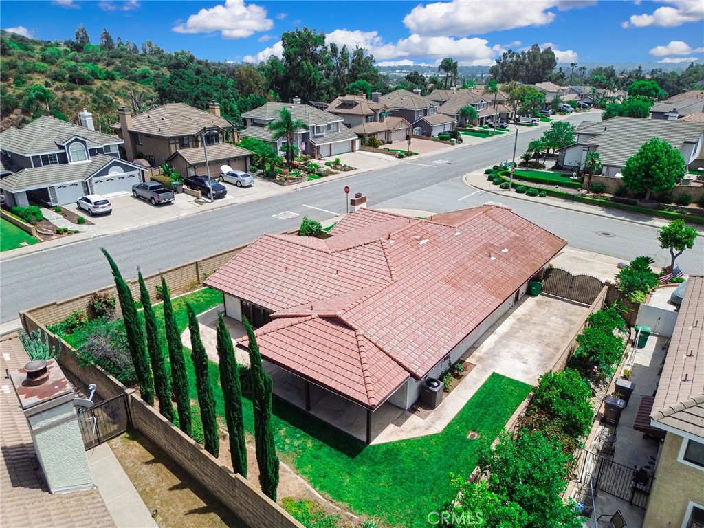 5697 Los Robles