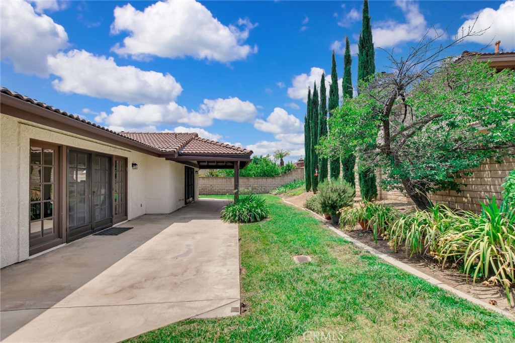 5697 Los Robles