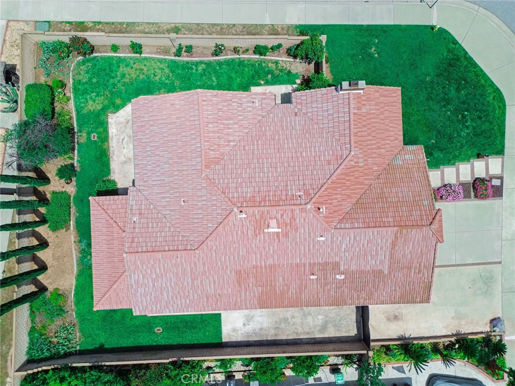 5697 Los Robles