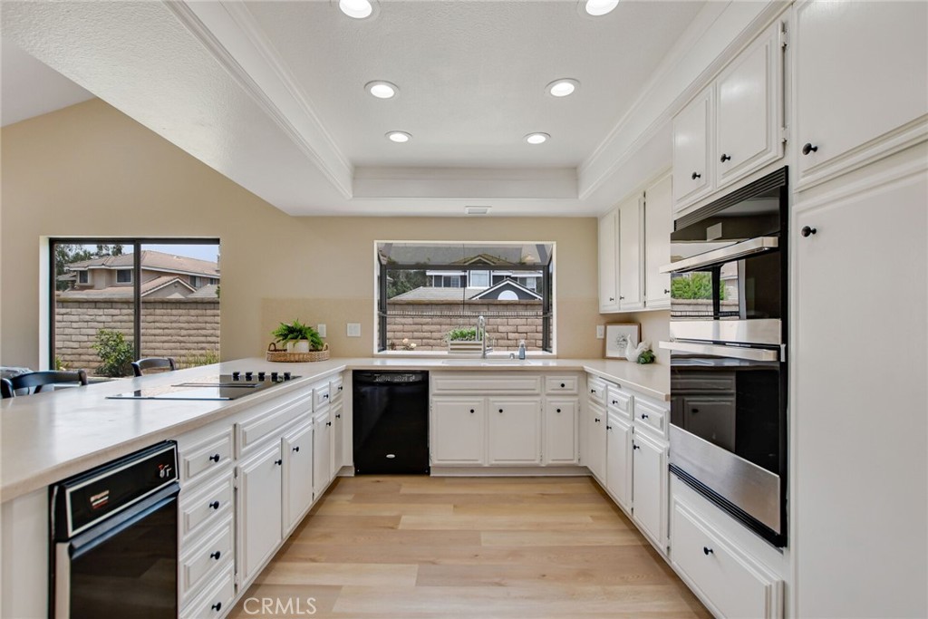 5697 Los Robles