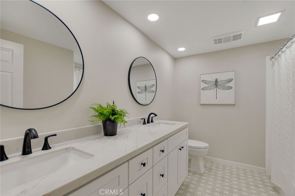 5697 Los Robles