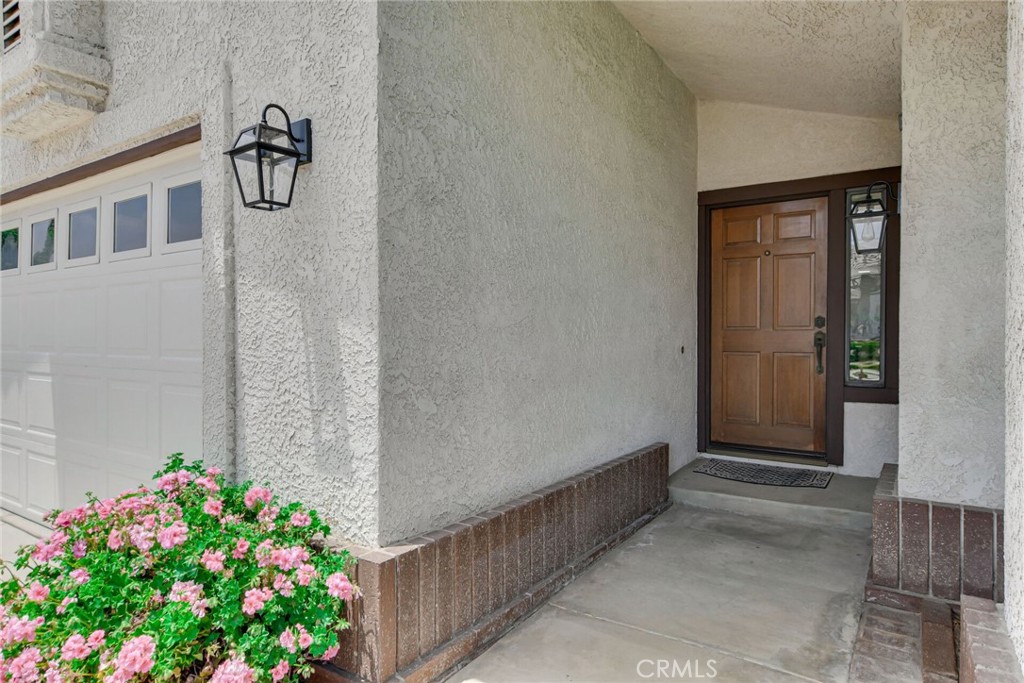 5697 Los Robles