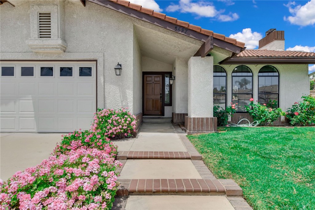 5697 Los Robles