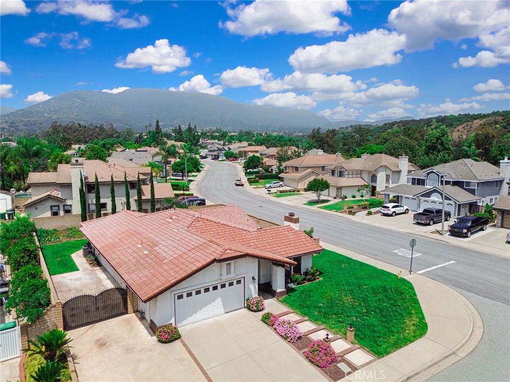 5697 Los Robles