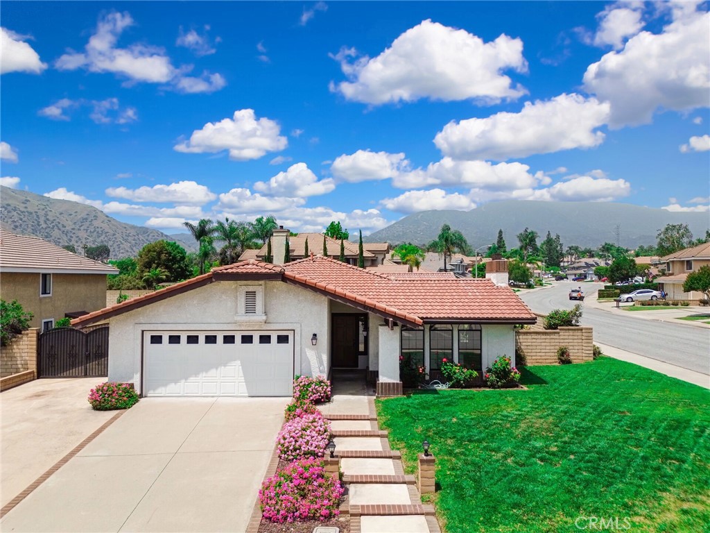5697 Los Robles
