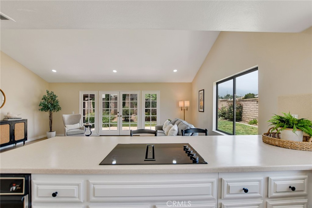 5697 Los Robles