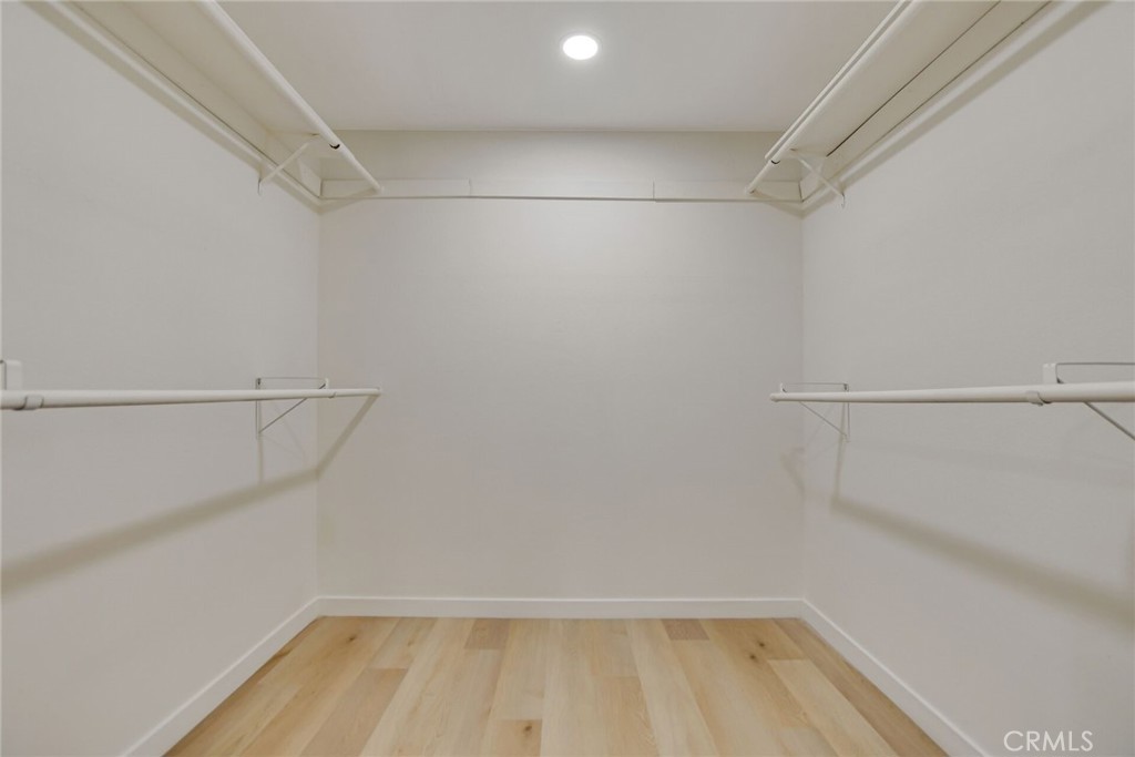 5697 Los Robles