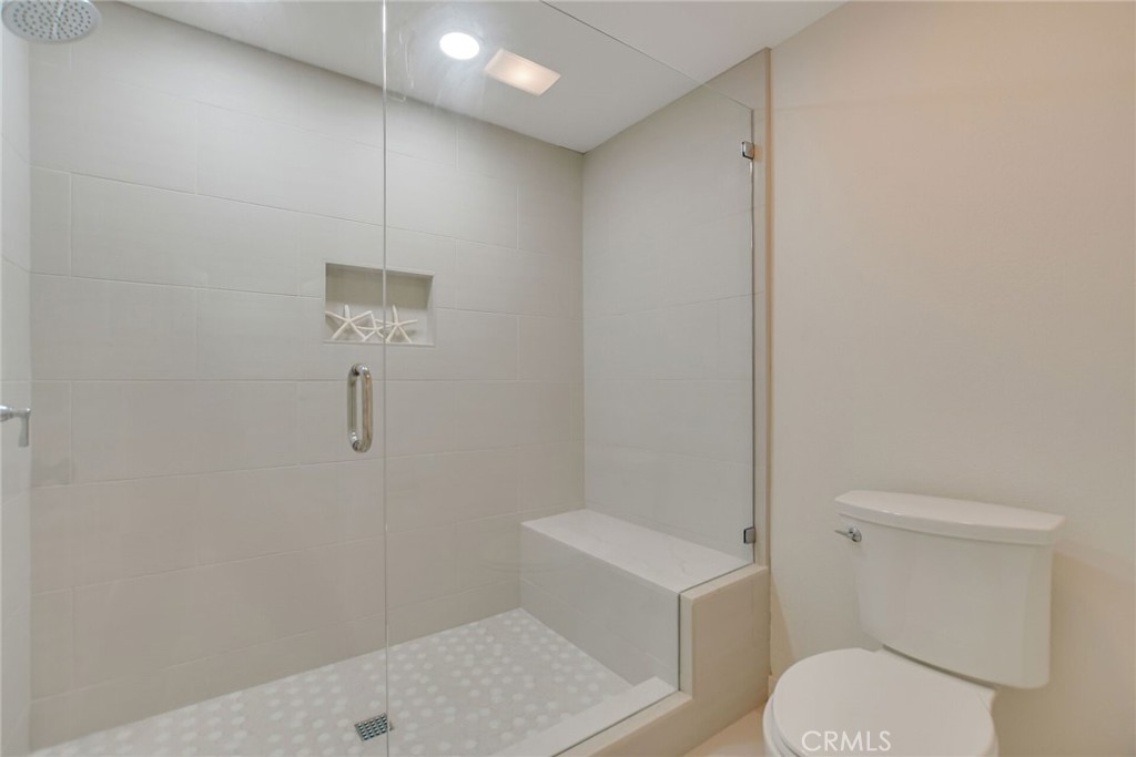 5697 Los Robles