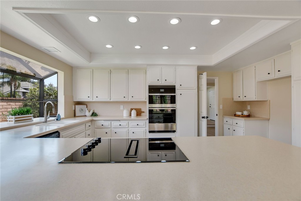 5697 Los Robles