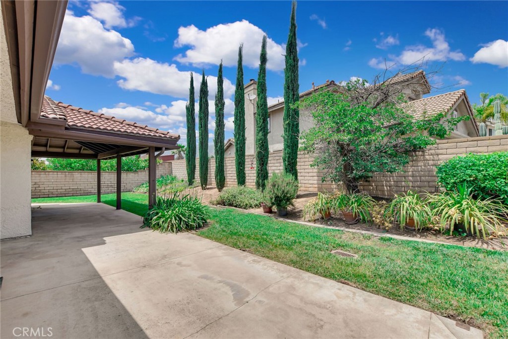 5697 Los Robles