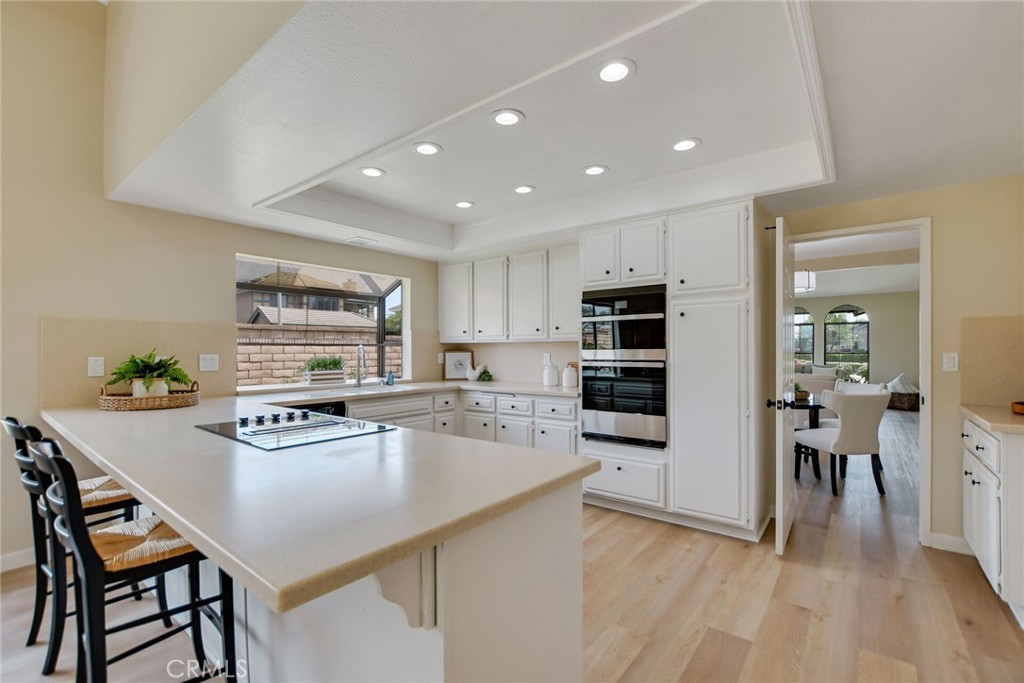 5697 Los Robles