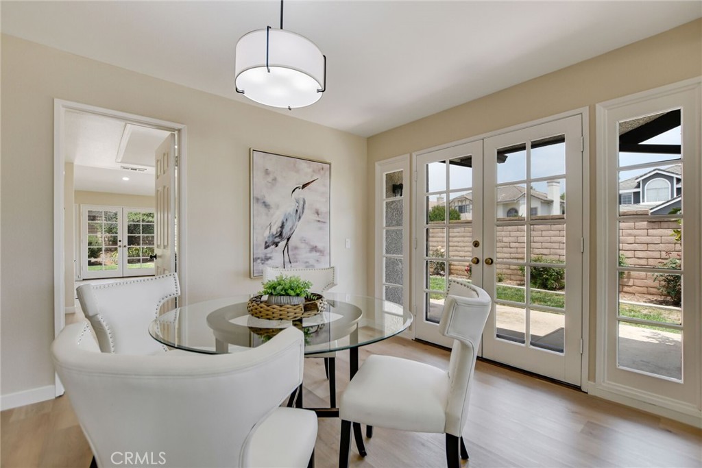 5697 Los Robles