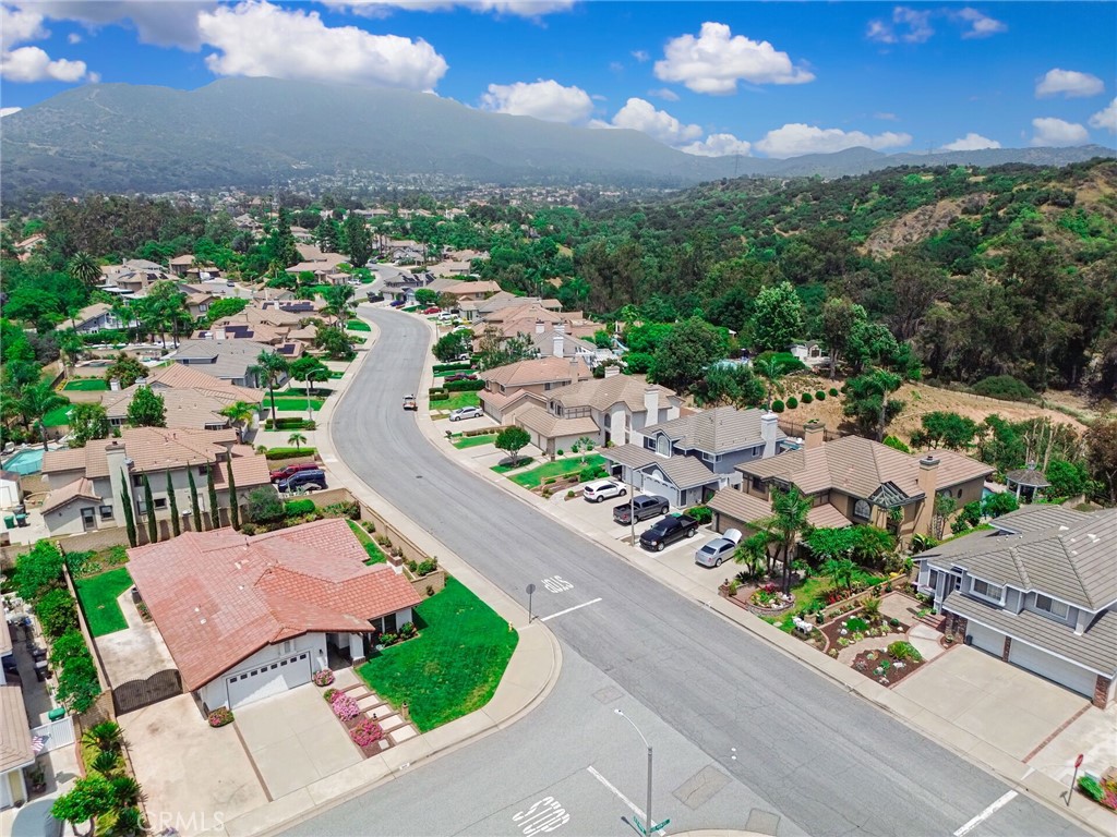 5697 Los Robles